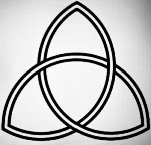 Triquetera - Keltski simbol enakonočja, ki simbolizira telo, um in duha, povezane skupaj v dušo